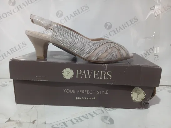 BOXED PAIR OF PAVERS OPEN TOE LOW HEEL SHOES IN NUDE W. JEWEL EFFECT EU SIZE 38