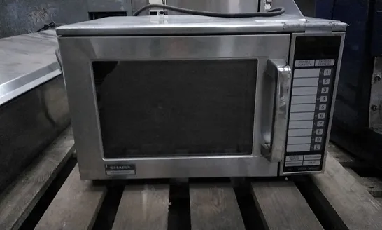 SHARP 1900W/R 24AT COMMERCIAL MICROWAVE OVEN