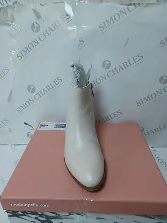 MODA IN PELLE LILITH OFF WHITE LEATHER SIZE 4 - BOXED 