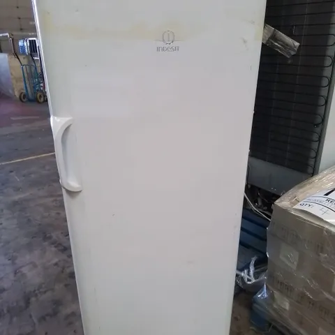 INDESIT TALL FRIDGE WHITE